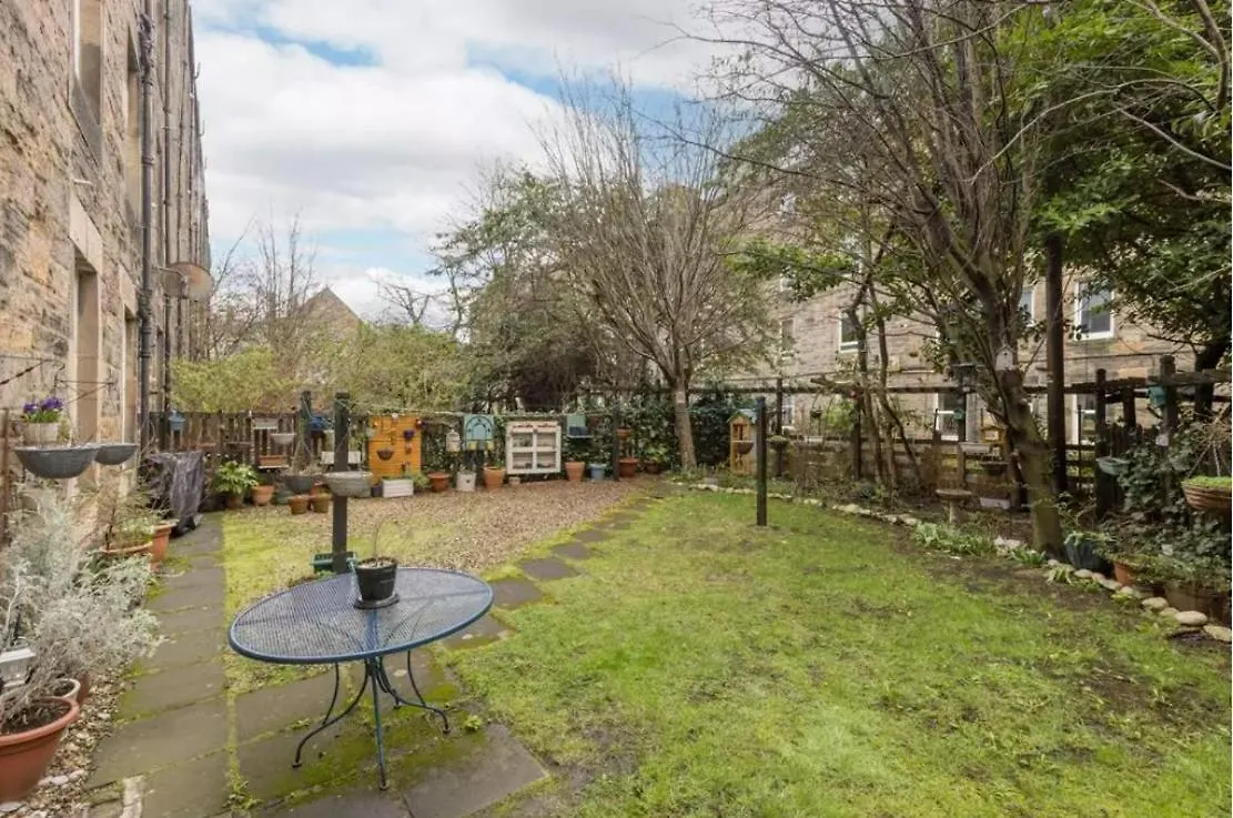 Beautiful Ground Floor Flat Near Haymarket Edinburg Lägenhet