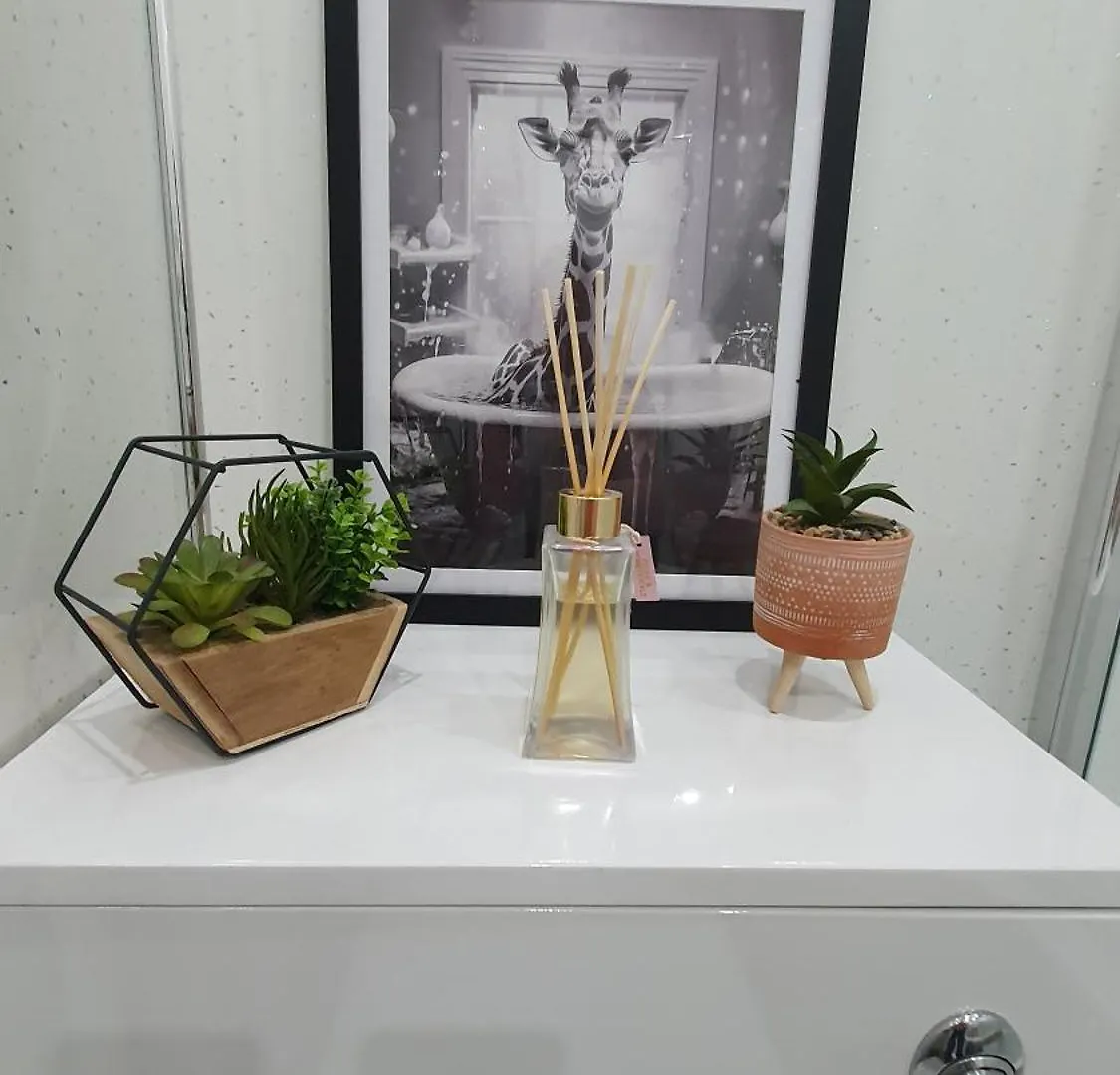 אדינבורו Beautiful Ground Floor Flat Near Haymarket בריטניה