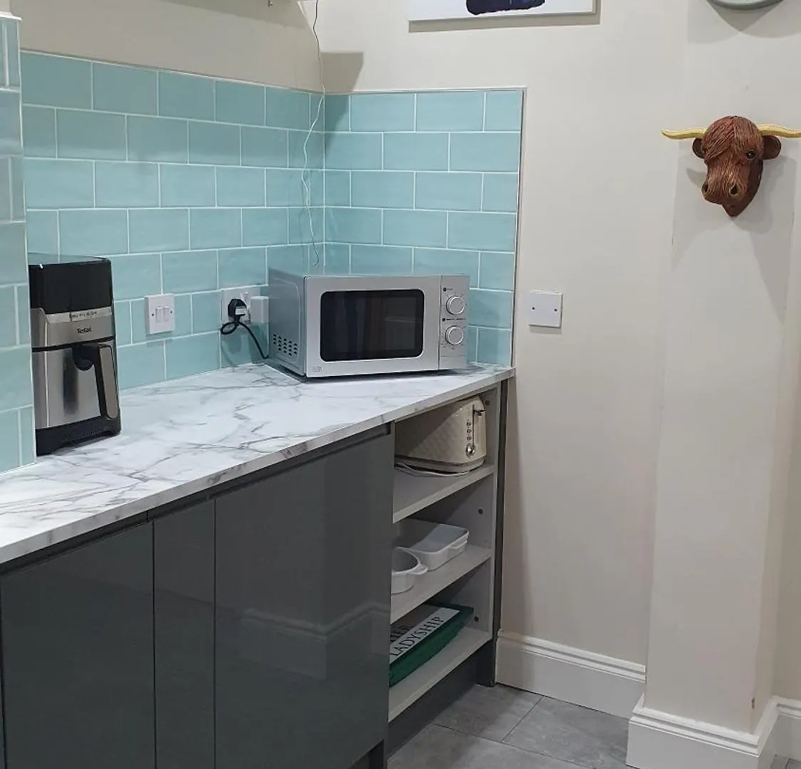 אדינבורו Beautiful Ground Floor Flat Near Haymarket 0*,  בריטניה