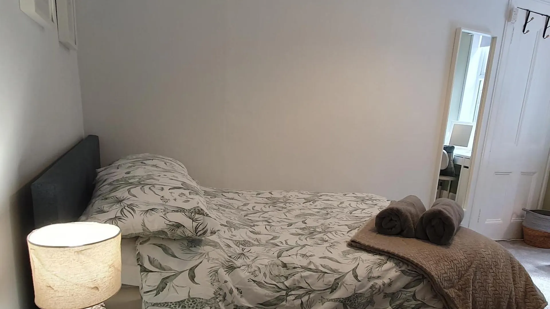 אדינבורו Beautiful Ground Floor Flat Near Haymarket דירה